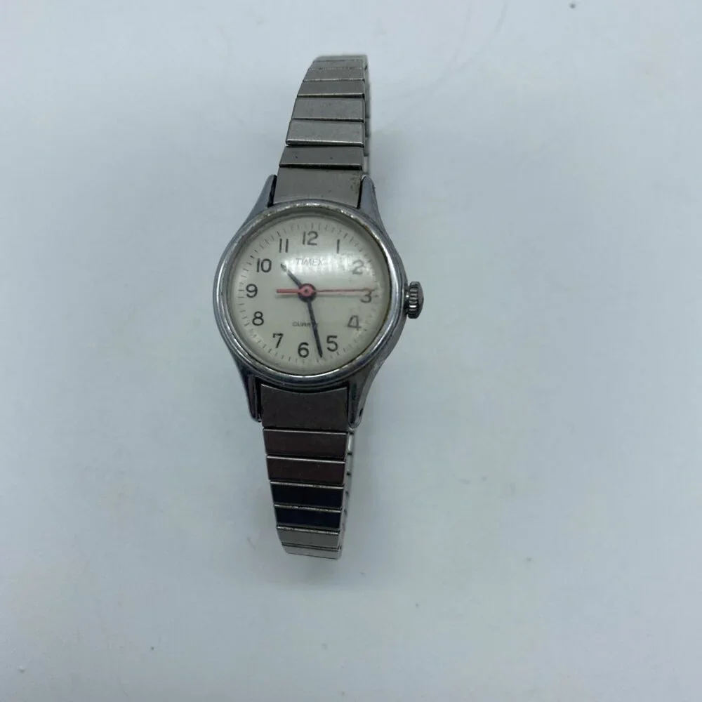 Vintage Women's Timex Q Quartz Silver Tone Bracelet Watch S Cell Water Resistant